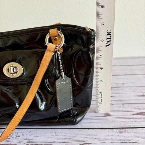 Coach Vintage Black Patent Leather Habdbag - Picture 15 of 16